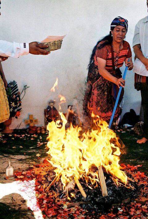 Maiade uskumustel on tuli olulisel kohal