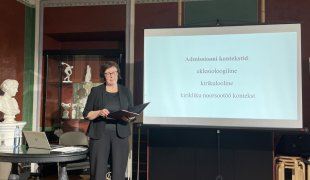 Hedi Vilumaa defending her doctoral thesis